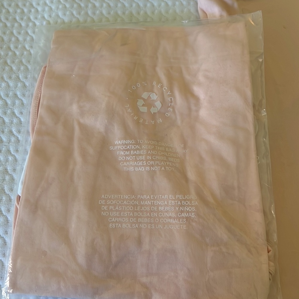 Top Color Block Blush and White color Size M Brand New in Original packaging - Picture 6 of 7